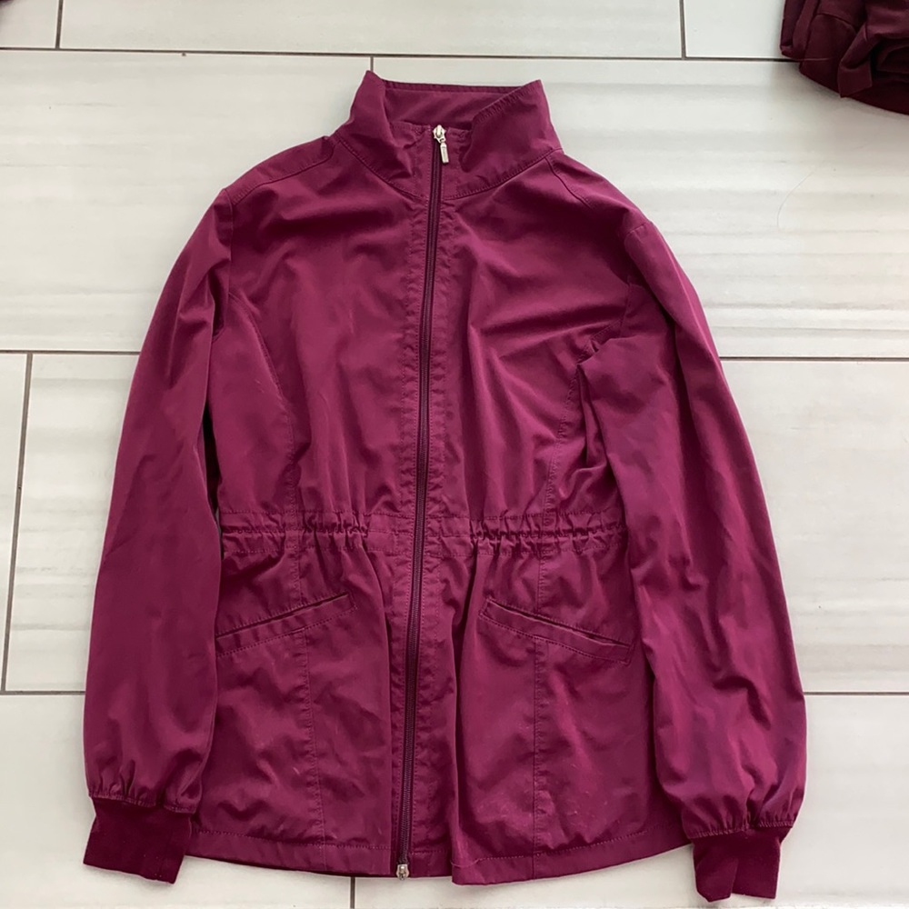 Beyond Scrub Jacket Wine
